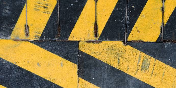 Black and yellow hazard lines